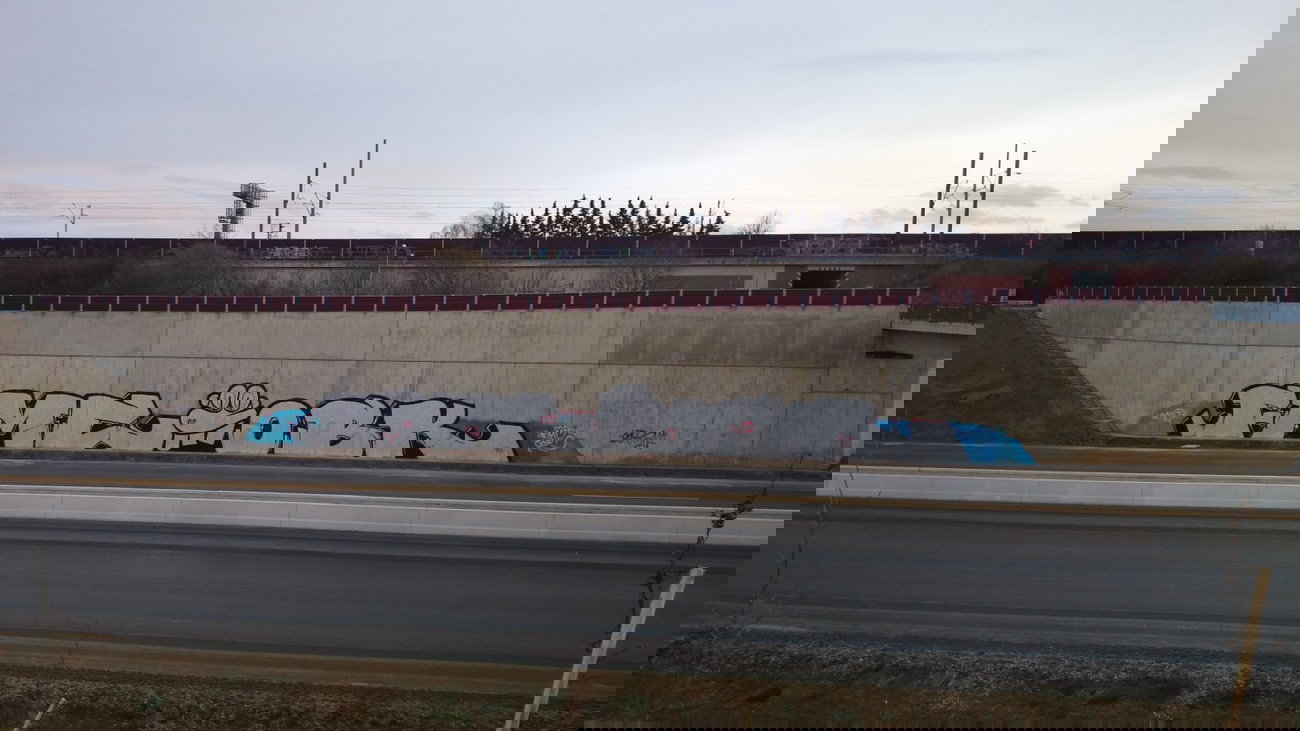 Graffiti Bombing - Photo by Farbmalclub