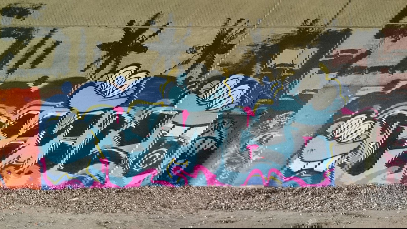 Graffiti Bombing - Photo by Farbmalclub