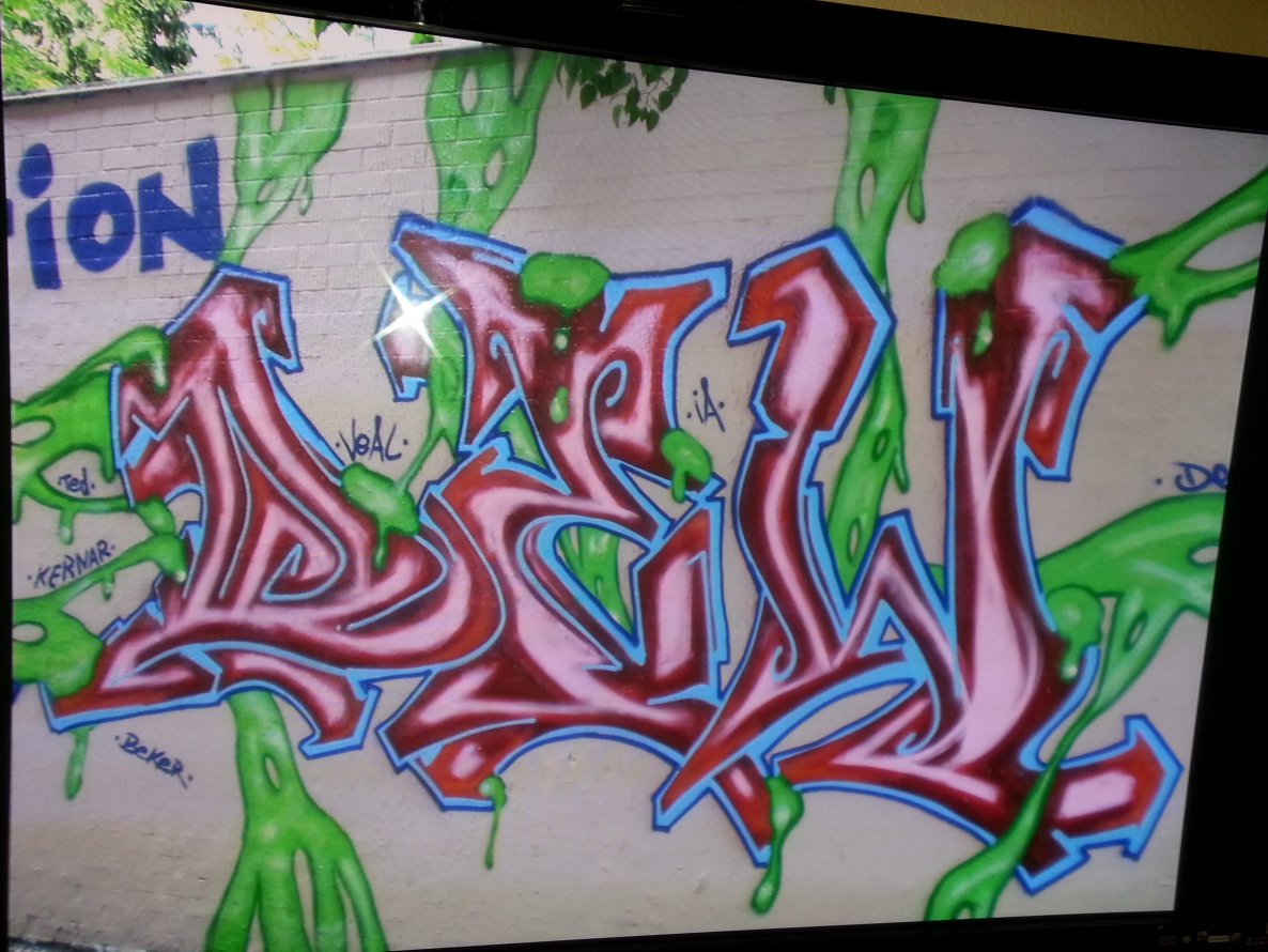 Graffiti Wall - Photo by Fatcap - dew, aka, Geck (?)