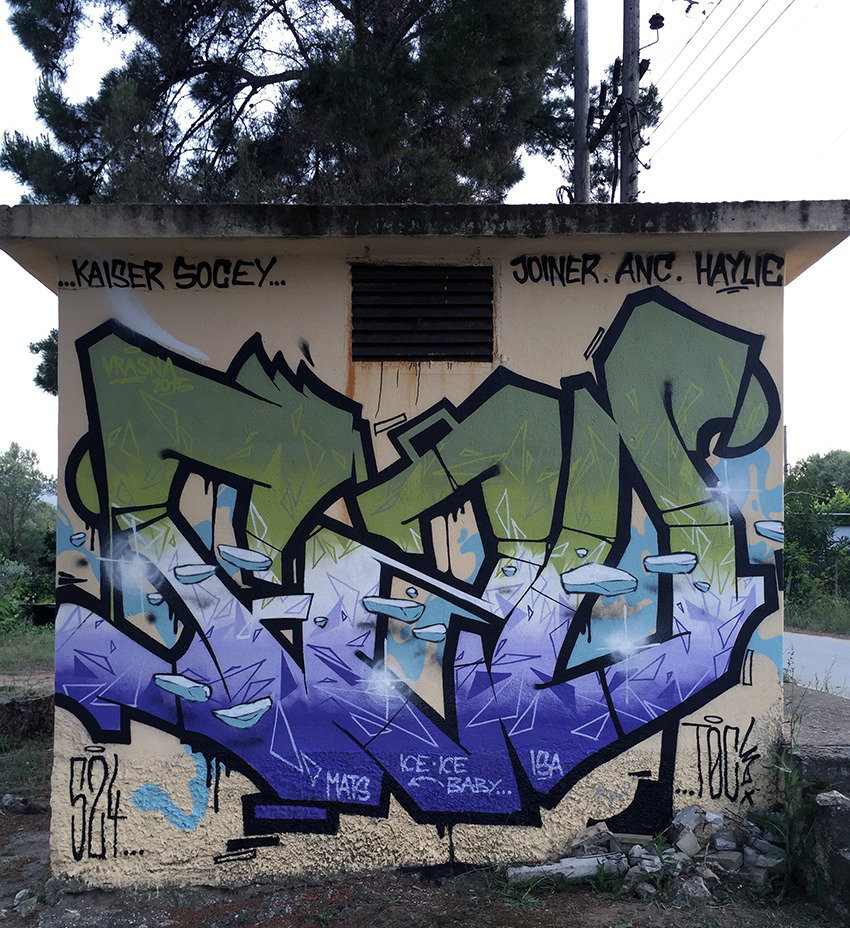 Graffiti Wall in Griechenland - Photo by Fhil - Greek, Asyl, Toc (2015)