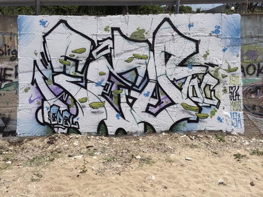 Graffiti Wall in Griechenland - Photo by Fhil - Greek, Asyl, Toc (2015)