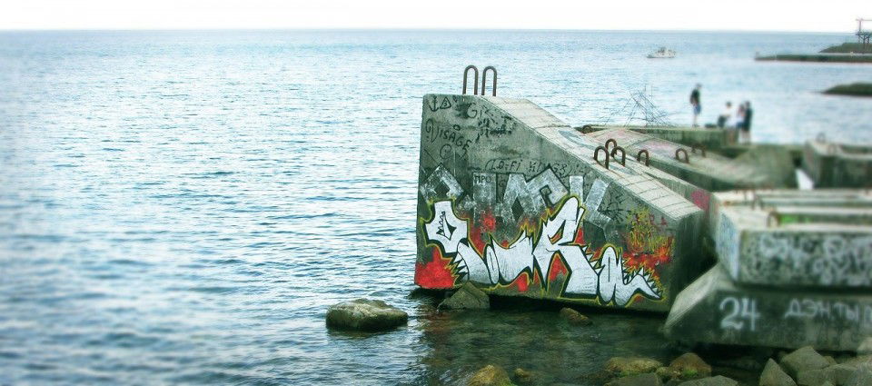 Graffiti Bombing in Yalta - Photo by FigurA (2013)