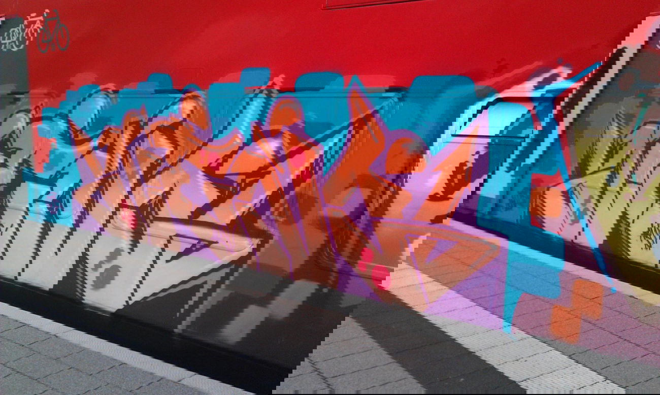 Graffiti Train in Mainz - Photo by FlowRain - Neno, AMS (2012)