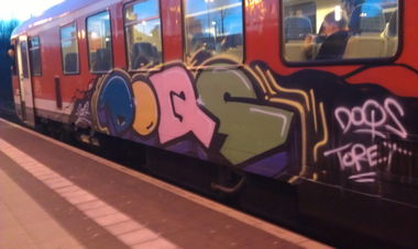 Graffiti Train - Photo by FlowRain - DOQS, TORE (2012)