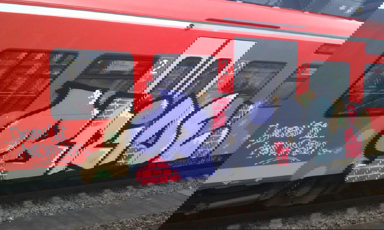 Graffiti Train - Photo by FlowRain - BRIDE (2012)