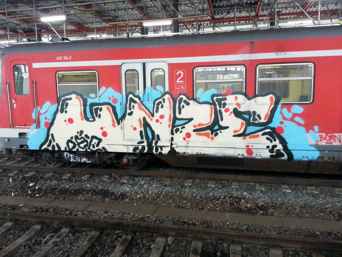Graffiti Train - Photo by FlowRain - Unze, Obc