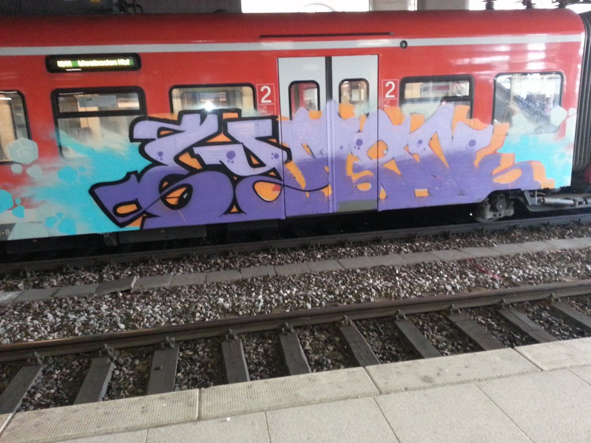 Graffiti Train - Photo by FlowRain - Eyman