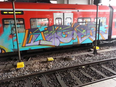 Graffiti Train - Photo by FlowRain - Luger