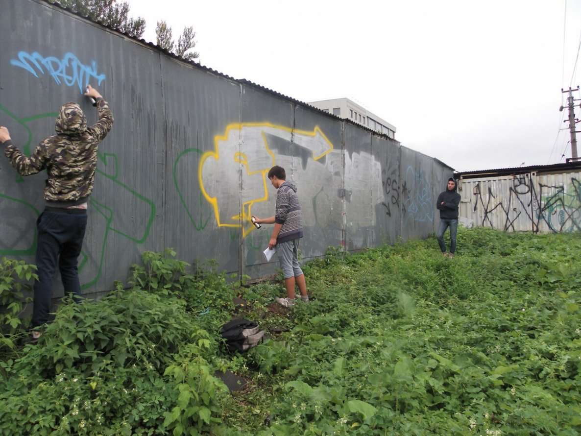 Graffiti Artwork - Photo by Flyet