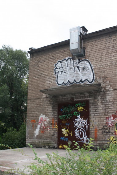 Graffiti Bombing - Photo by Four (2011)