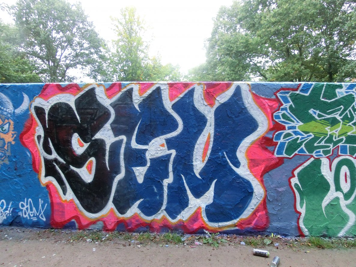 Graffiti Wall in Bonn - Photo by Frame - Sem, Liz (2013)