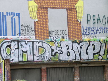 Graffiti Bombing in Berlin - Photo by Frame - CMD, BMP