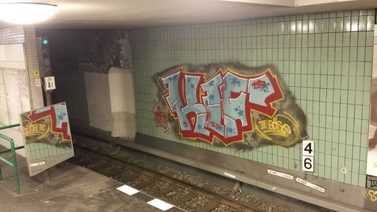 Graffiti Bombing - Photo by FrankOner - Kif, SRF