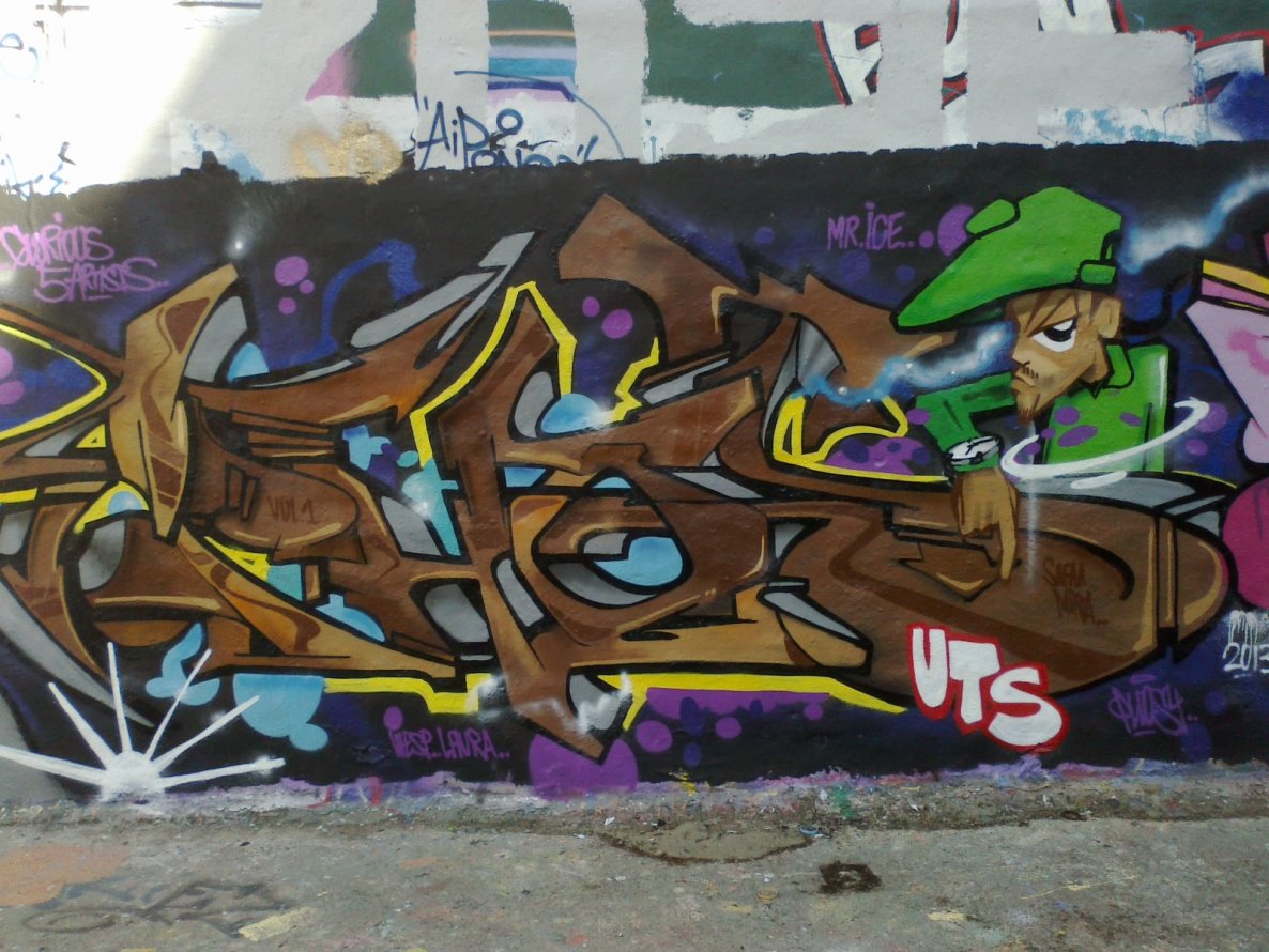 Graffiti Wall - Photo by FrankfurtHG - Phos, Phosphor, Phos4 (2013)