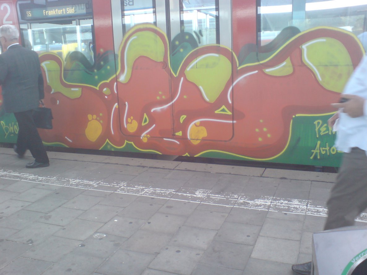 Graffiti Train - Photo by FrankfurtHG - Bites, INF, Bad (2012)