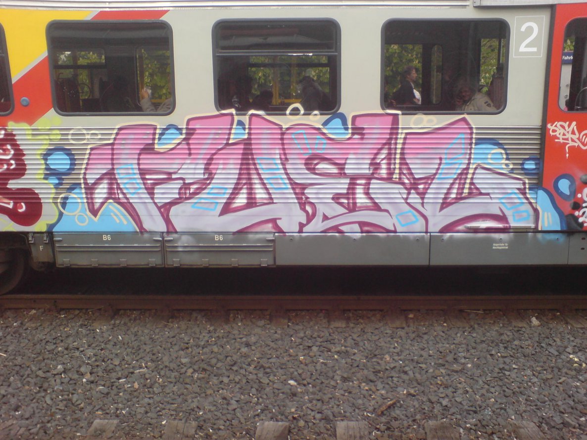 Graffiti Train - Photo by FrankfurtHG - Taunusbahn, Fuel, bsk (2010)
