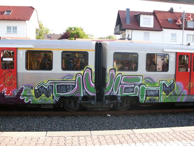 Graffiti Train - Photo by FrankfurtHG - Taunusbahn, Tr, 12ers