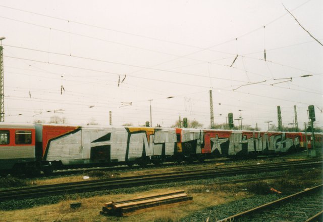 Graffiti Train - Photo by FrankfurtHG - Taunusbahn, Anti, Kings