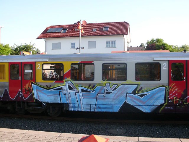 Graffiti Train - Photo by FrankfurtHG - Taunusbahn, Tr, 12