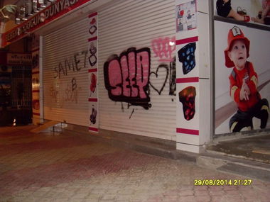Graffiti Bombing in Istanbul - Photo by FrankfurtHG - Seep, Seeper, Seepest (2014)