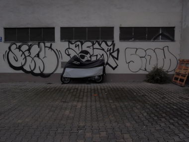 Graffiti Bombing - Photo by FrankfurtMaximal - frankfurtmaxima, selv, resq