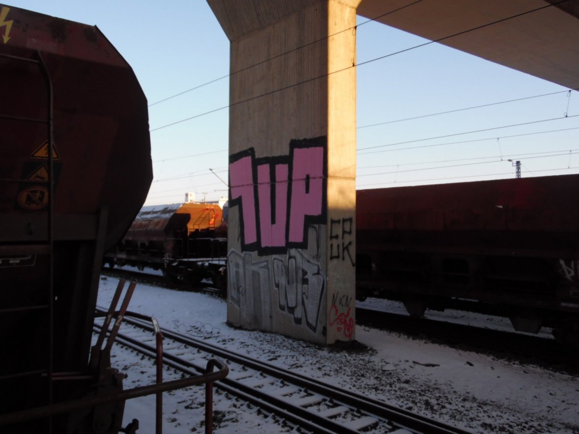 Graffiti Bombing - Photo by FrankfurtMaximal - 1up, Nr, oneup