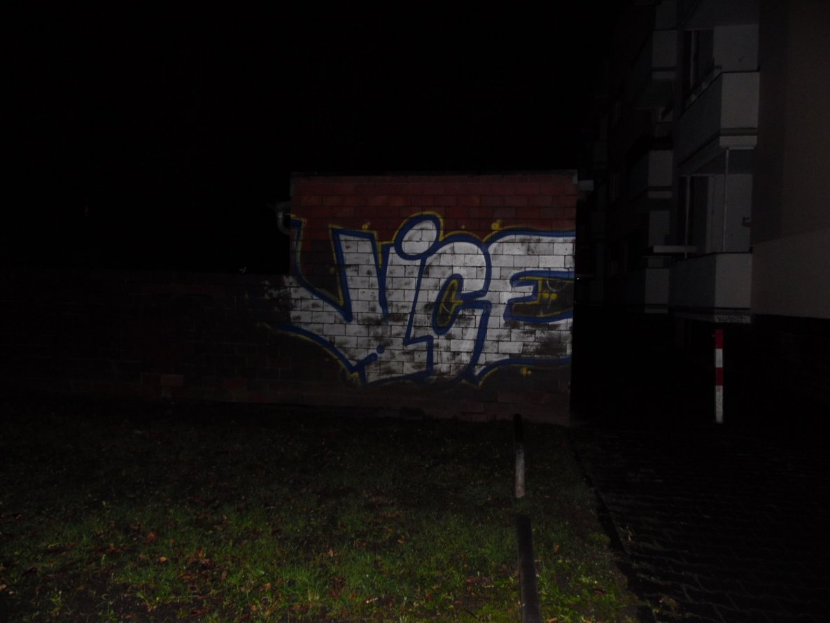 Graffiti Wall - Photo by FrankfurtMaximal - Vice, Night, shot