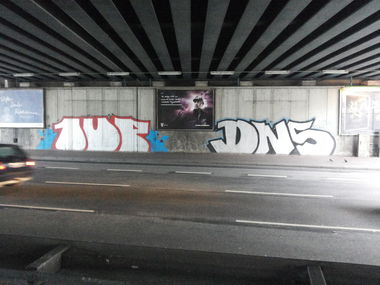 Graffiti Bombing - Photo by FrankfurtMaximal - 1up, dns, bombing