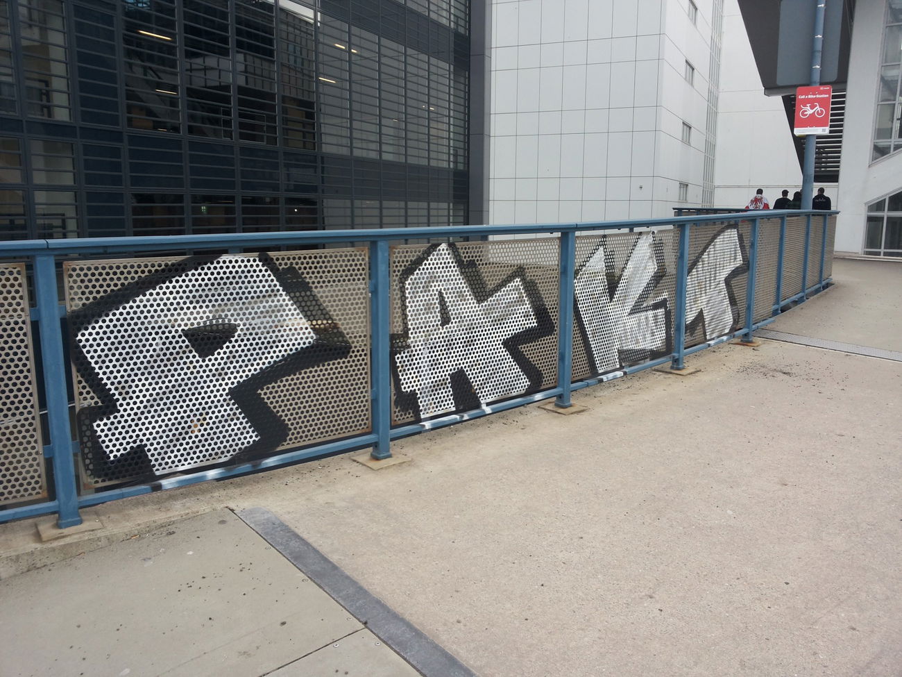 Graffiti Bombing - Photo by FrankfurtMaximal - pakt, bombing, frankfurtfrankfurtmaximal