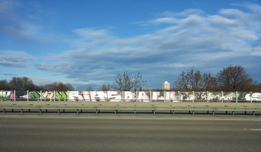 Graffiti Bombing - Photo by FrankfurtMaximal - rias, brik, ir