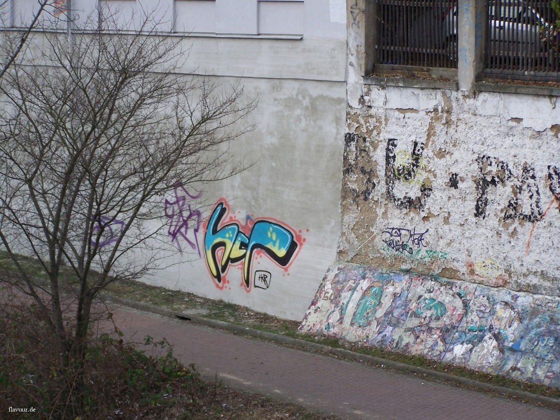 Graffiti Bombing - Photo by FreakHcr - HCR