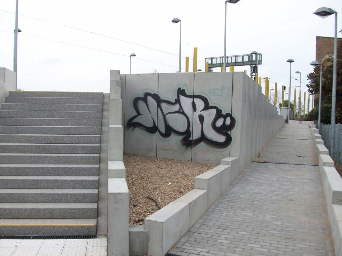 Graffiti Bombing - Photo by FreakHcr - HCR