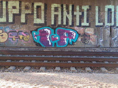 Graffiti Bombing - Photo by FreakHcr - HCR