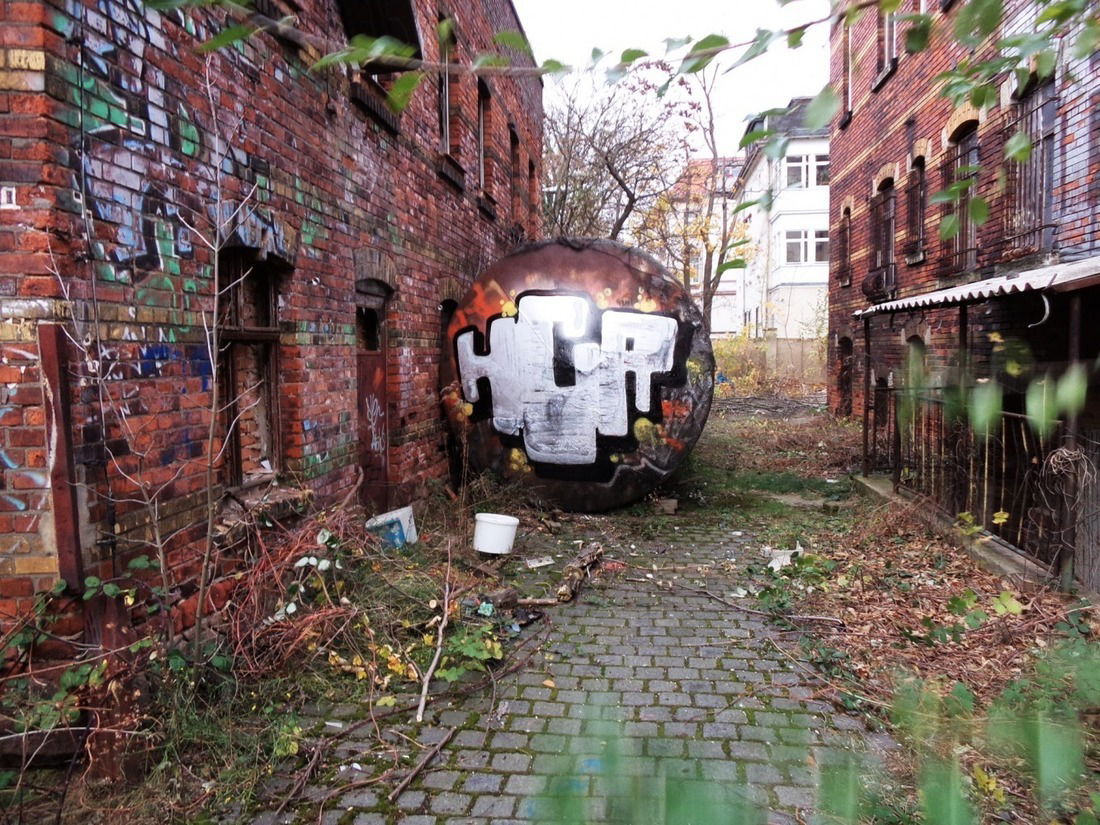 Graffiti Bombing - Photo by FreakHcr - HCR