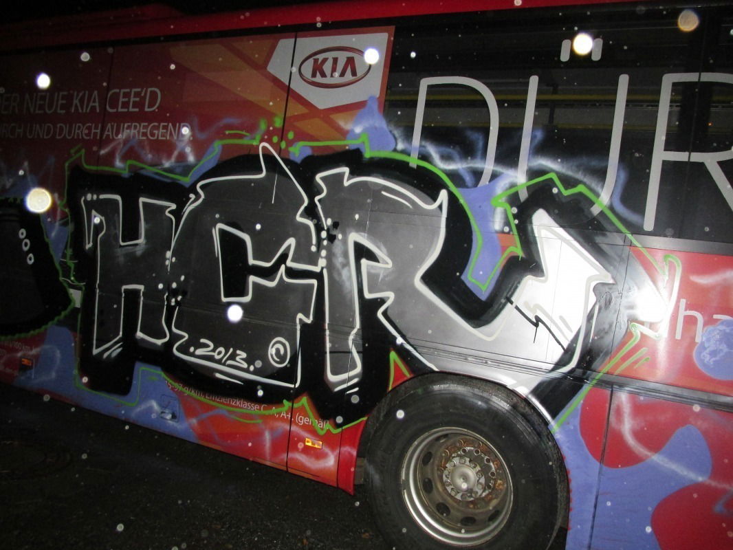 Graffiti Bombing - Photo by FreakHcr - HCR