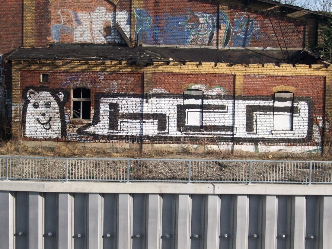 Graffiti Bombing - Photo by FreakHcr - HCR (2013)