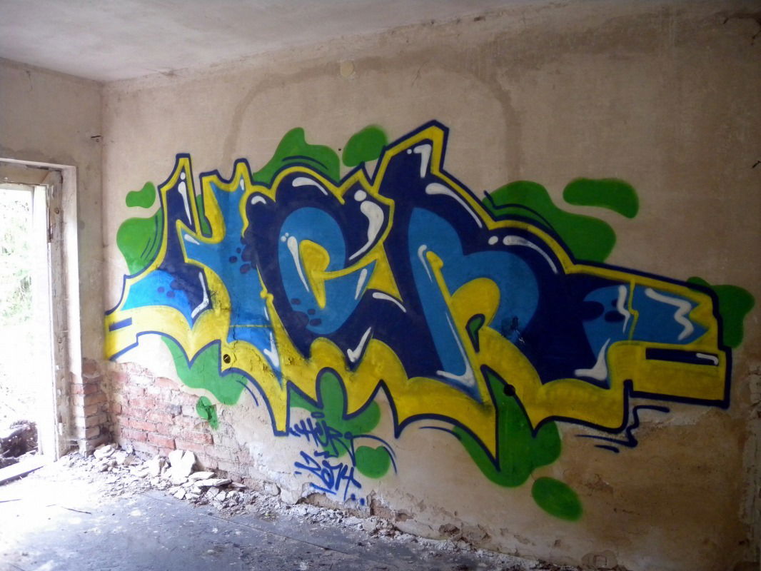 Graffiti Bombing - Photo by FreakHcr - HCR