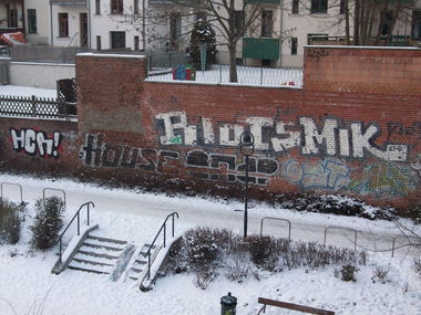 Graffiti Bombing - Photo by FreakHcr - HCR, House, Cnap