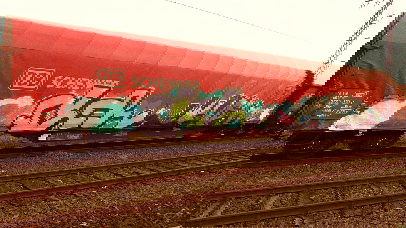 Graffiti Train - Photo by FreightsRipper - deor, nash, freight