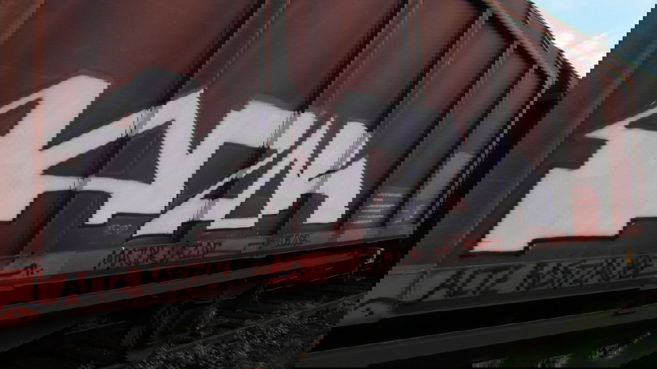 Graffiti Train - Photo by FreightsRipper - lazor, fr8, freight