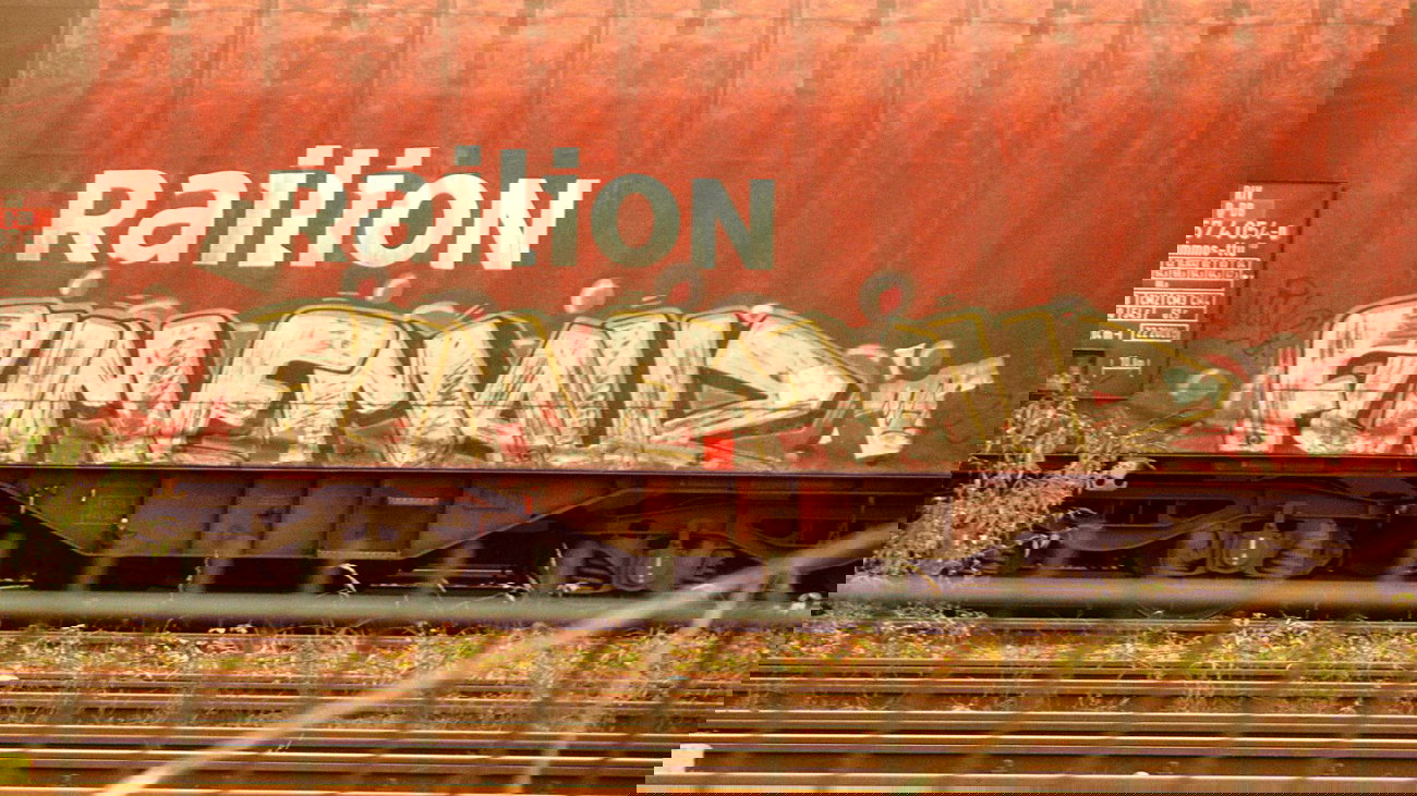 Graffiti Train - Photo by FreightsRipper - fume, mauz, freight