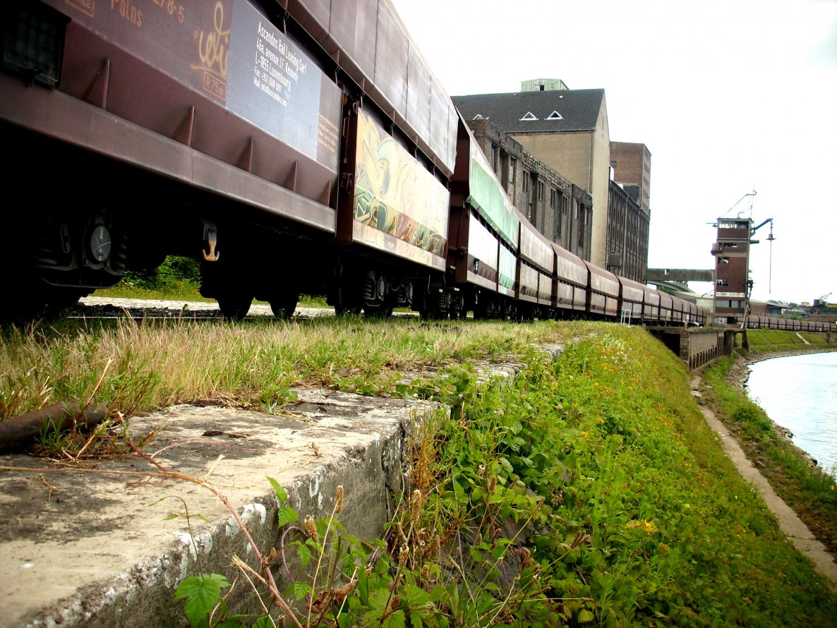 Graffiti Artwork - Photo by FreightsRipper - fr8, freight, atmosphere