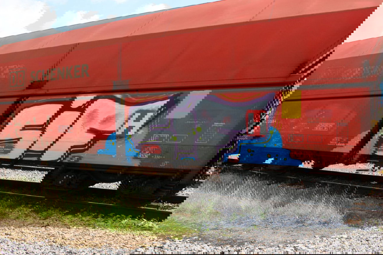 Graffiti Train - Photo by FreightsRipper - sif, fr8, freight