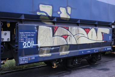Graffiti Train - Photo by FreightsRipper - lazor, fr8, freight