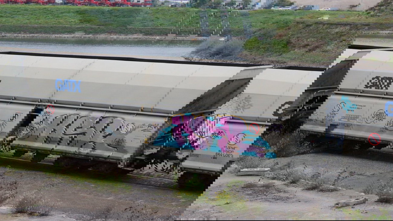 Graffiti Train - Photo by FreightsRipper - ksr, fr8, freight