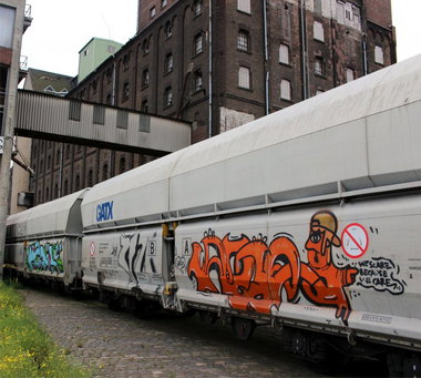 Graffiti Train - Photo by FreightsRipper - lazor, fr8, freight