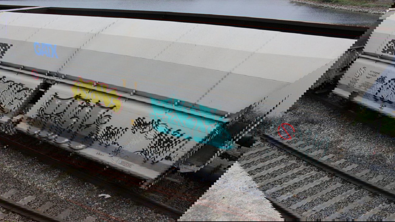 Graffiti Train - Photo by FreightsRipper - wrong, gekoe, fr8