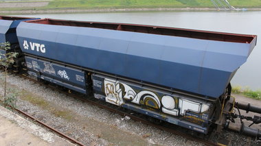 Graffiti Train - Photo by FreightsRipper - lazor, fr8, freight