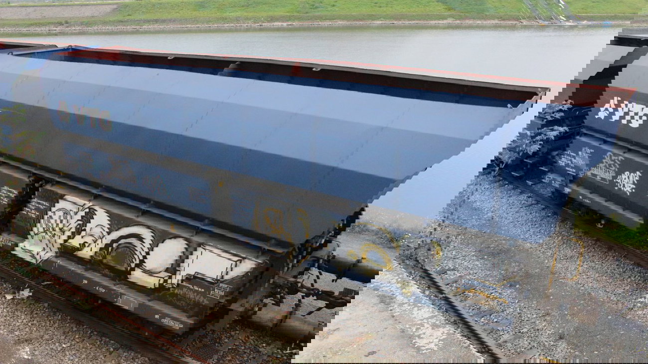 Graffiti Train - Photo by FreightsRipper - lazor, fr8, freight