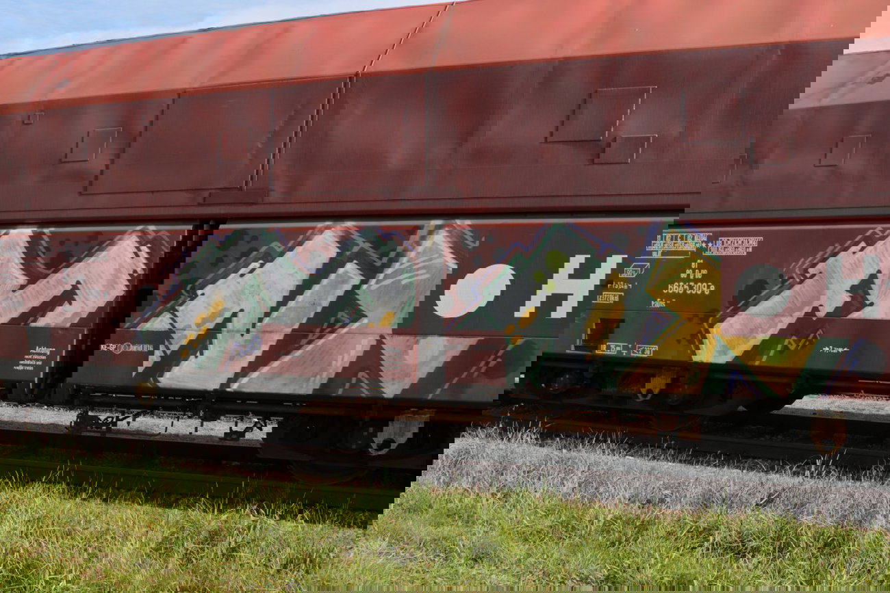Graffiti Train - Photo by FreightsRipper - font, fr8, freight